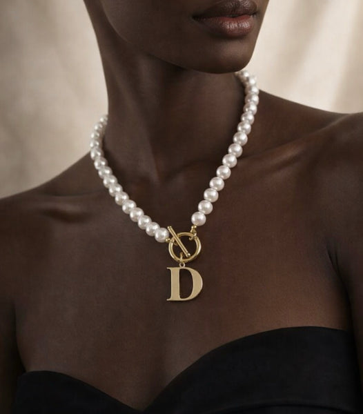 Collana di perle vere con iniziale audace - Italia Collana di perle vere con iniziale audace - Italia